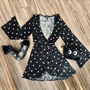EUC Forever 21 Polka Dot Dress w/Tie - sz M